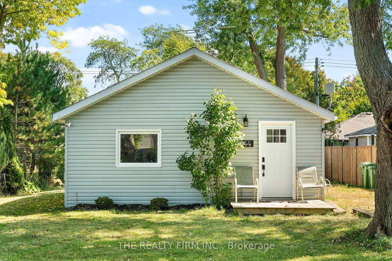 home for sale on 144 Lincoln Court