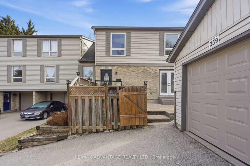 home for sale on 359 Everglade Crescent