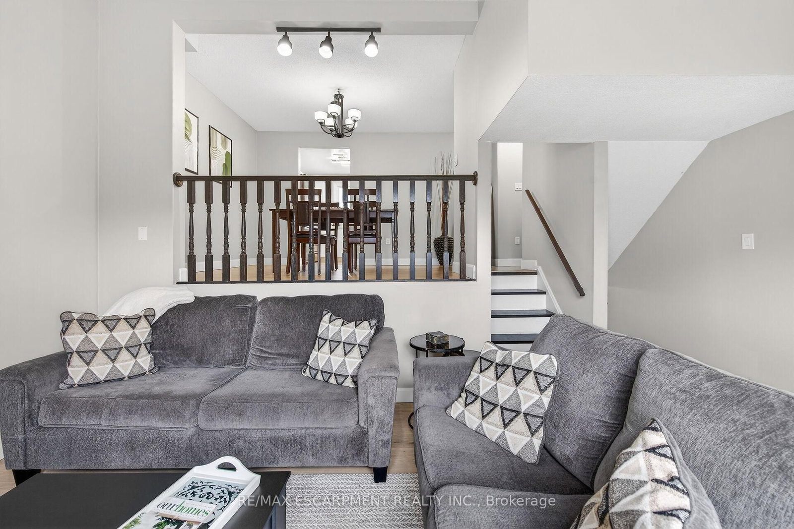 Townhouse for sale at 23 Rosedale Court, Hamilton, Ontario, L8B 4G1 - Stoney Creek - MLS: X12892916