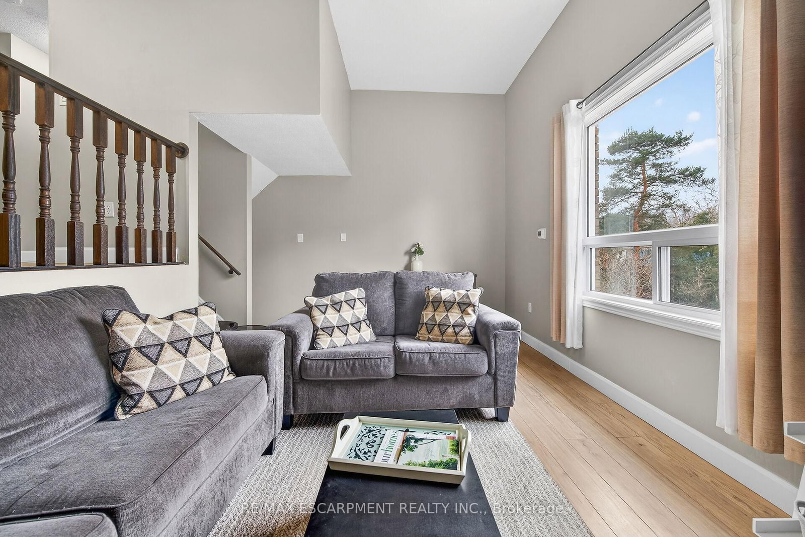 Townhouse for sale at 23 Rosedale Court, Hamilton, Ontario, L8B 4G1 - Stoney Creek - MLS: X12892916