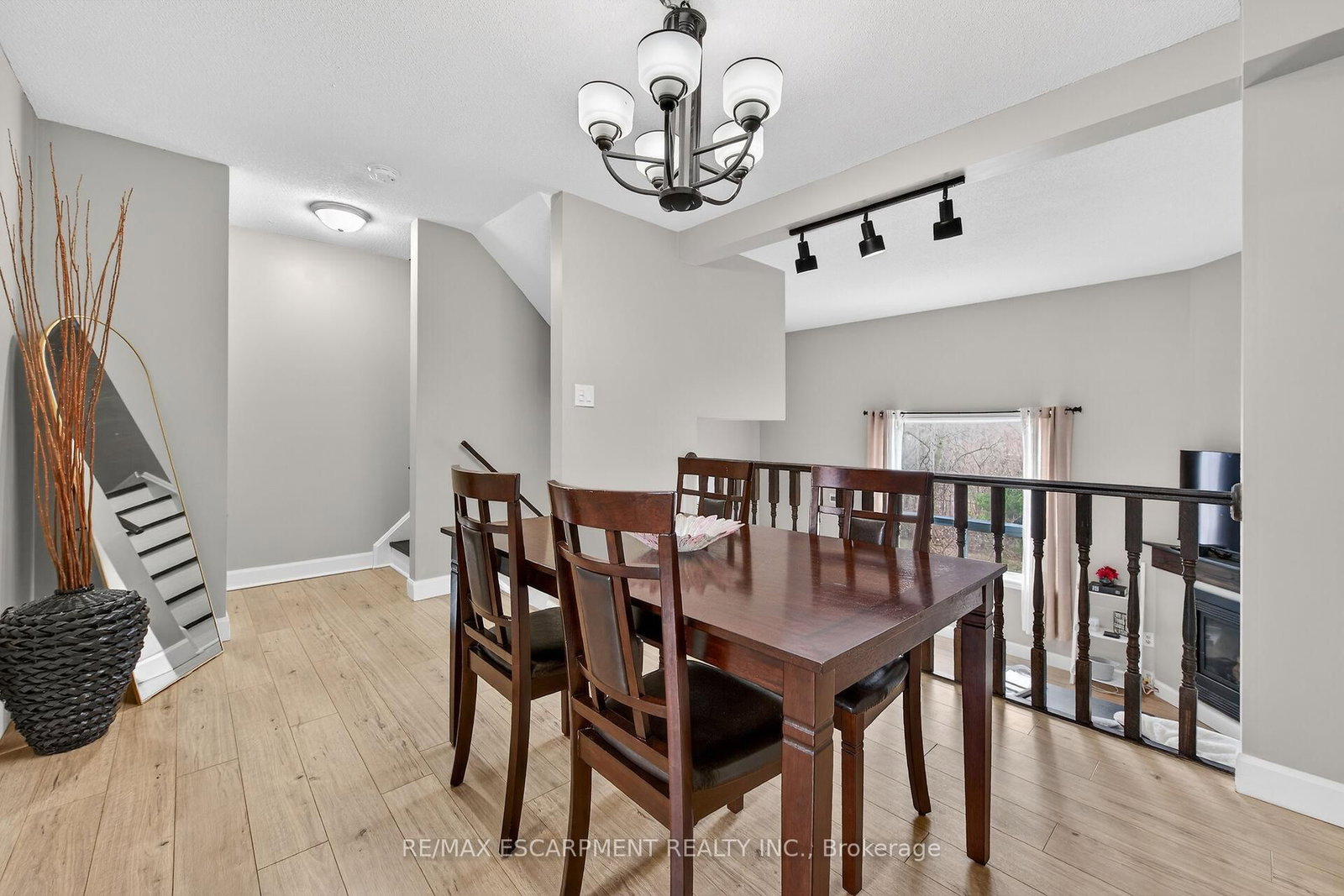 Townhouse for sale at 23 Rosedale Court, Hamilton, Ontario, L8B 4G1 - Stoney Creek - MLS: X12892916