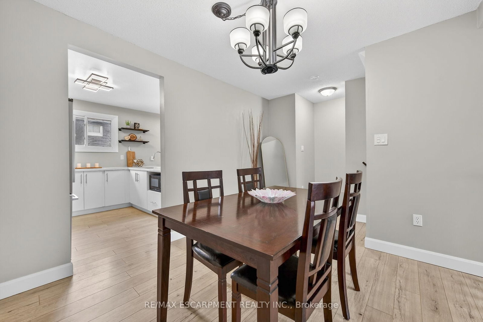 Townhouse for sale at 23 Rosedale Court, Hamilton, Ontario, L8B 4G1 - Stoney Creek - MLS: X12892916