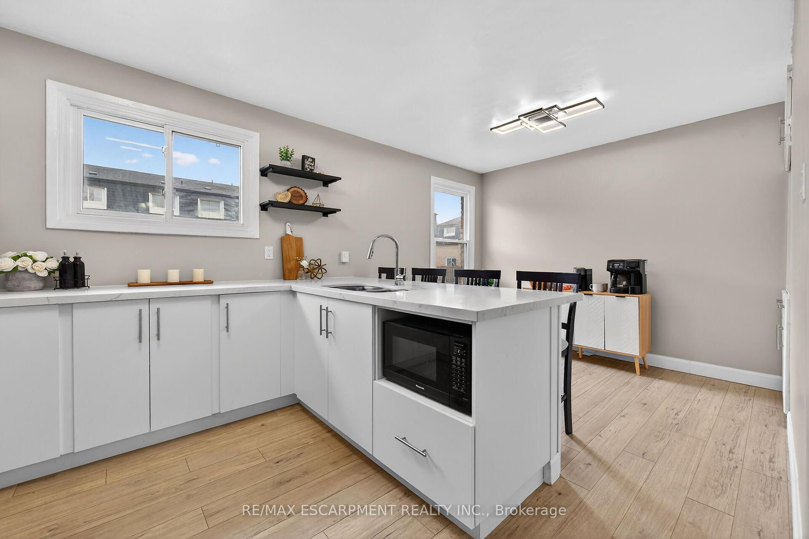 Townhouse for sale at 23 Rosedale Court, Hamilton, Ontario, L8B 4G1 - Stoney Creek - MLS: X12892916