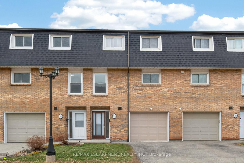 23 Rosedale Crt, Hamilton, L8B 4G1 | Image 2