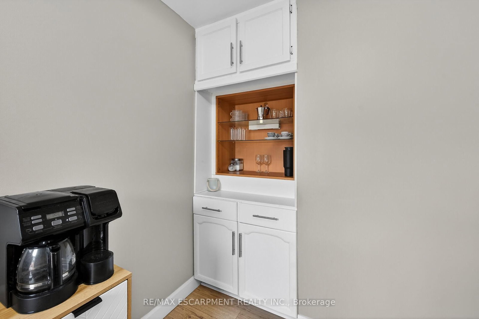 Townhouse for sale at 23 Rosedale Court, Hamilton, Ontario, L8B 4G1 - Stoney Creek - MLS: X12892916