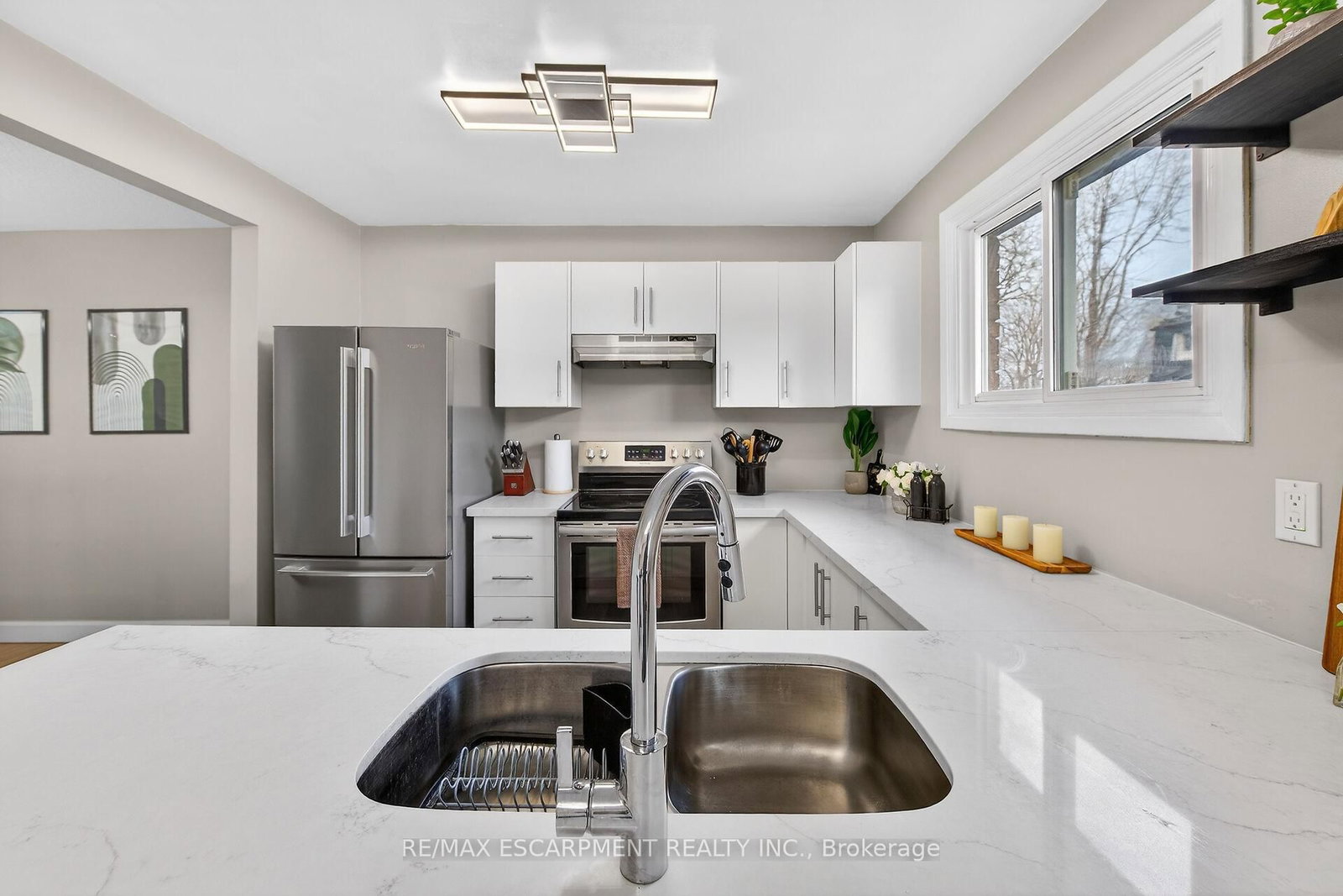 Townhouse for sale at 23 Rosedale Court, Hamilton, Ontario, L8B 4G1 - Stoney Creek - MLS: X12892916