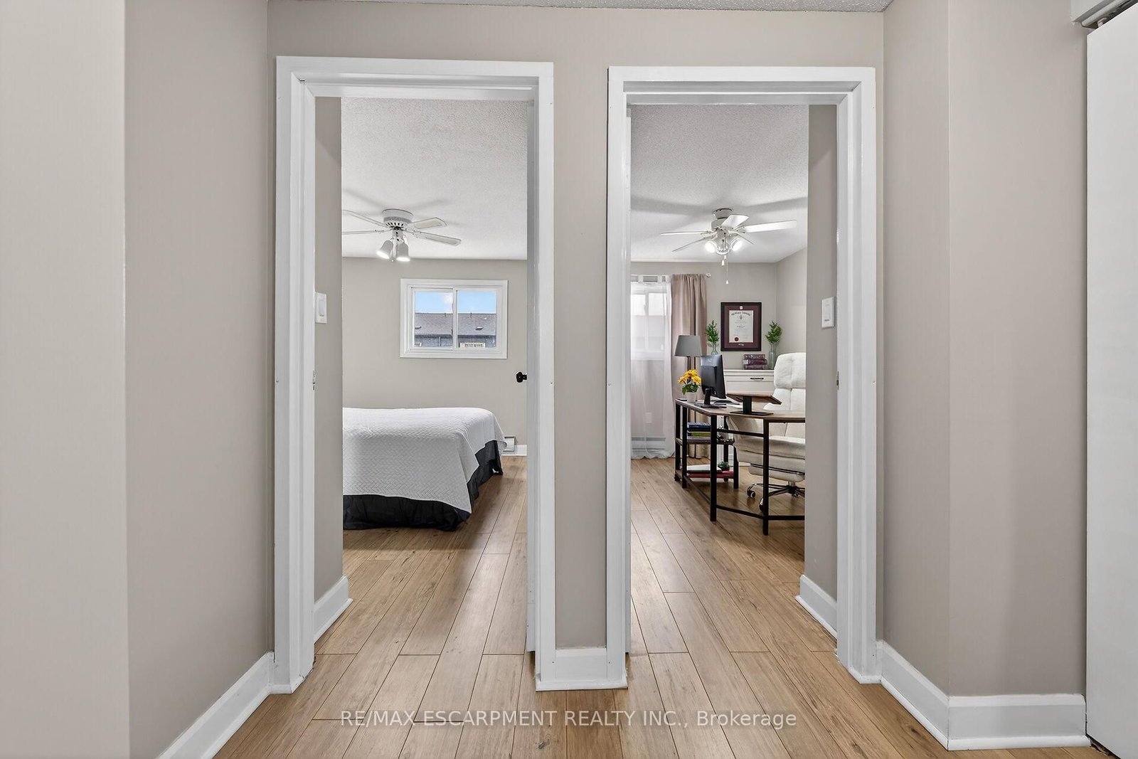 Townhouse for sale at 23 Rosedale Court, Hamilton, Ontario, L8B 4G1 - Stoney Creek - MLS: X12892916