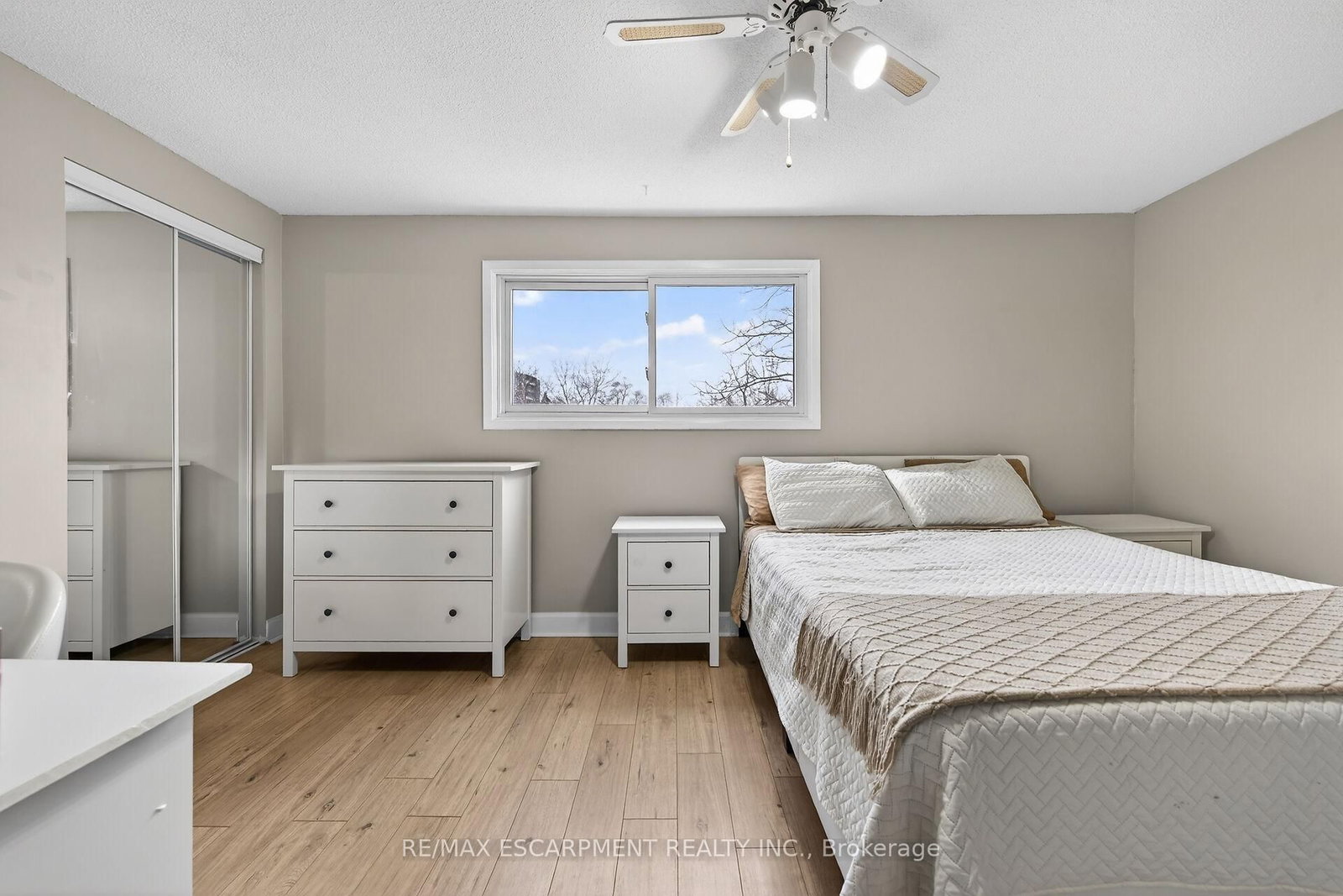 Townhouse for sale at 23 Rosedale Court, Hamilton, Ontario, L8B 4G1 - Stoney Creek - MLS: X12892916