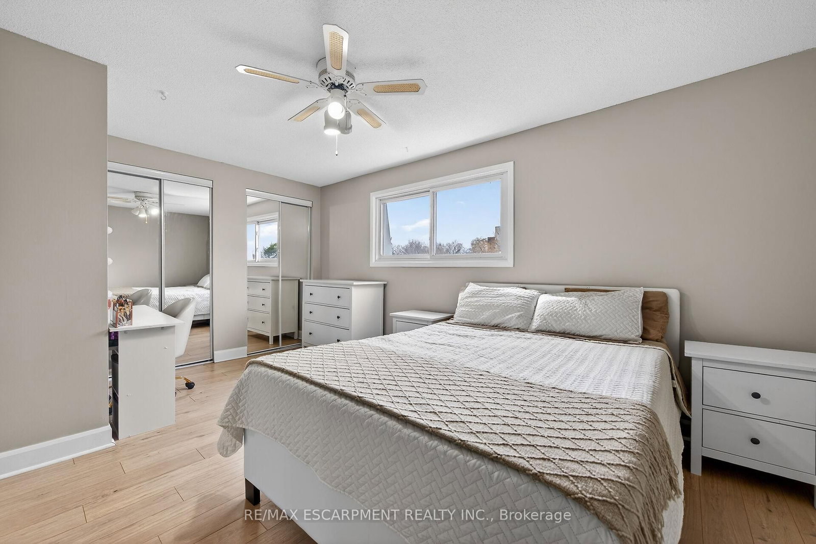 Townhouse for sale at 23 Rosedale Court, Hamilton, Ontario, L8B 4G1 - Stoney Creek - MLS: X12892916