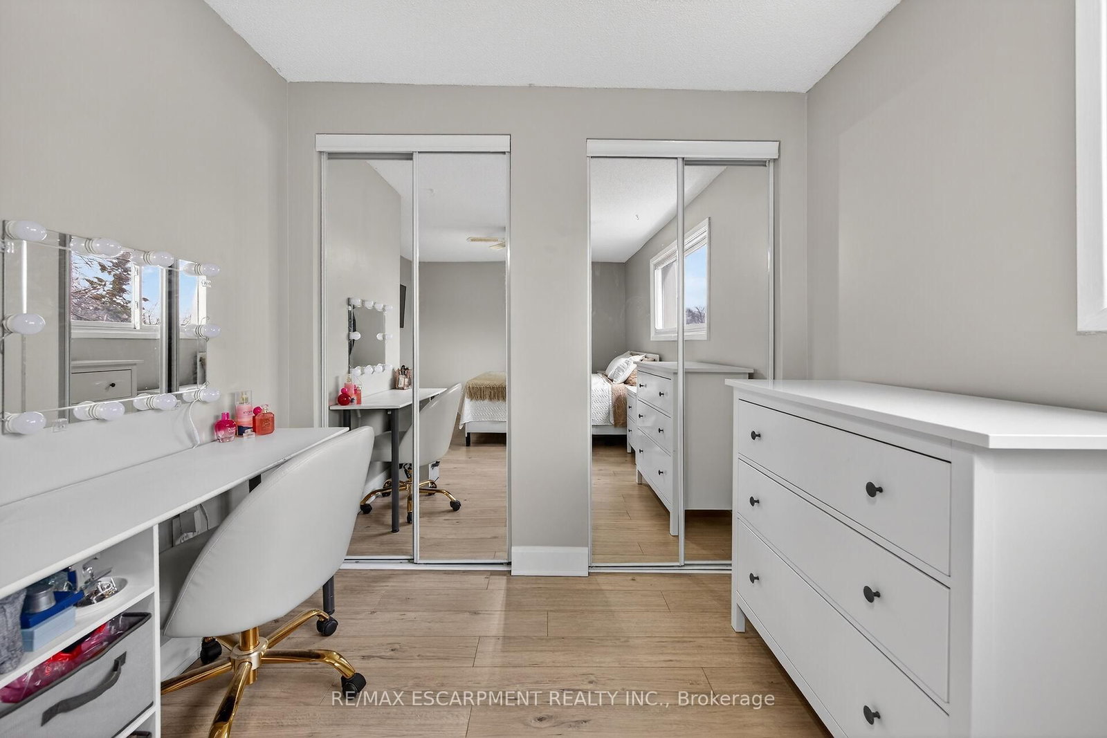 Townhouse for sale at 23 Rosedale Court, Hamilton, Ontario, L8B 4G1 - Stoney Creek - MLS: X12892916