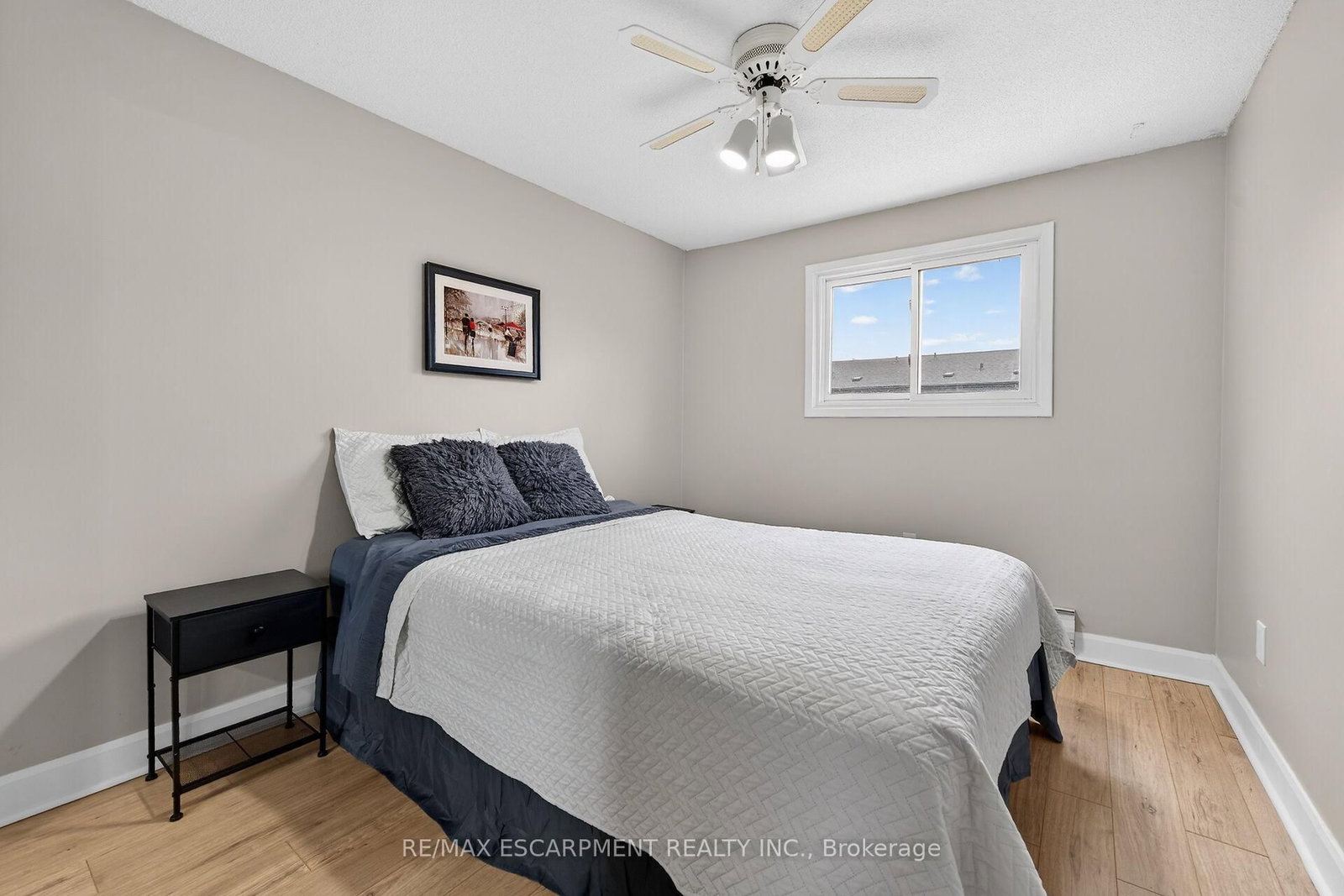 Townhouse for sale at 23 Rosedale Court, Hamilton, Ontario, L8B 4G1 - Stoney Creek - MLS: X12892916