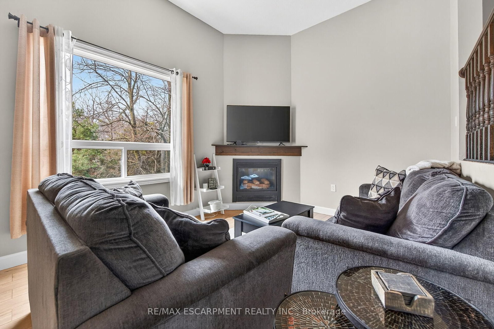 Townhouse for sale at 23 Rosedale Court, Hamilton, Ontario, L8B 4G1 - Stoney Creek - MLS: X12892916