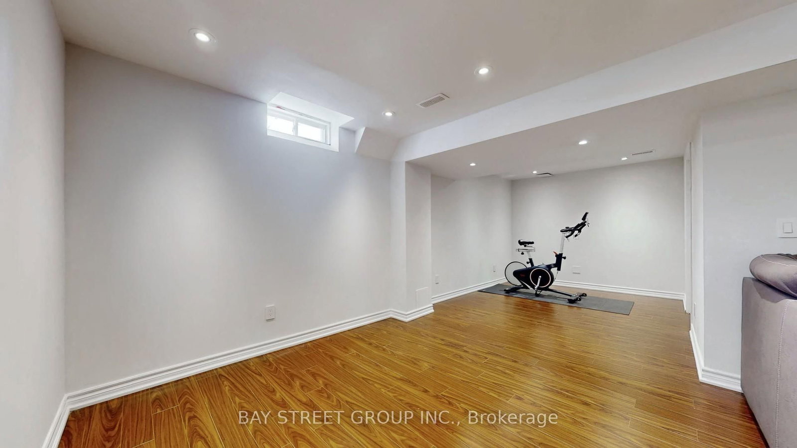 Detached House for sale at 216 Emick Drive, Hamilton, Ontario, L9K 0E1 - Ancaster - MLS: X12893364