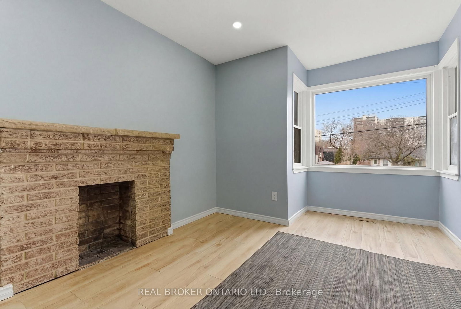 Detached House for sale at 880 LAWRENCE Road, Hamilton, Ontario, L8K 2A3 - Rosedale - MLS: X12893418