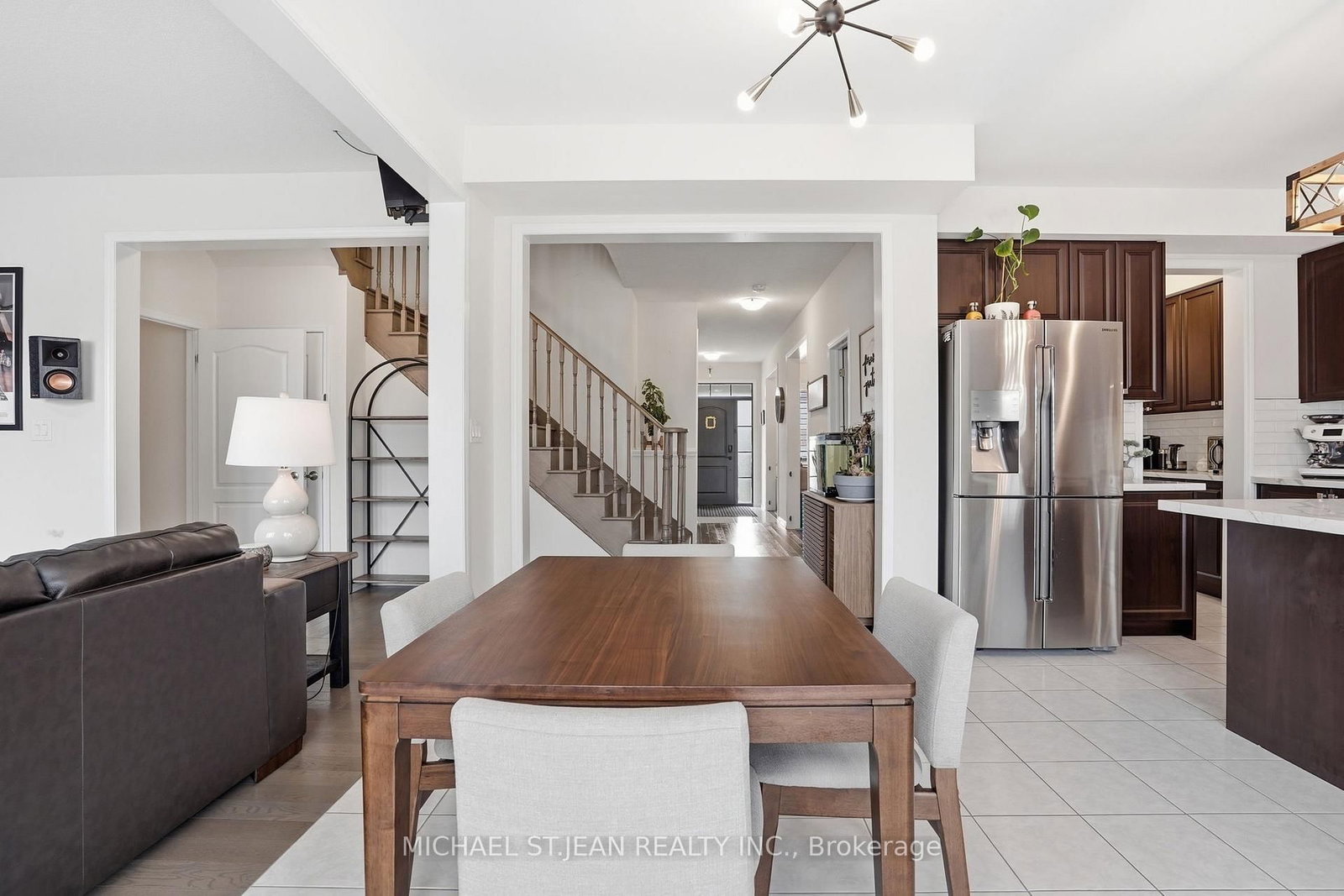 Detached House for sale at 62 Esther Crescent, Thorold, Ontario, L3B 0G2 - Hurricane/Merrittville - MLS: X12893646