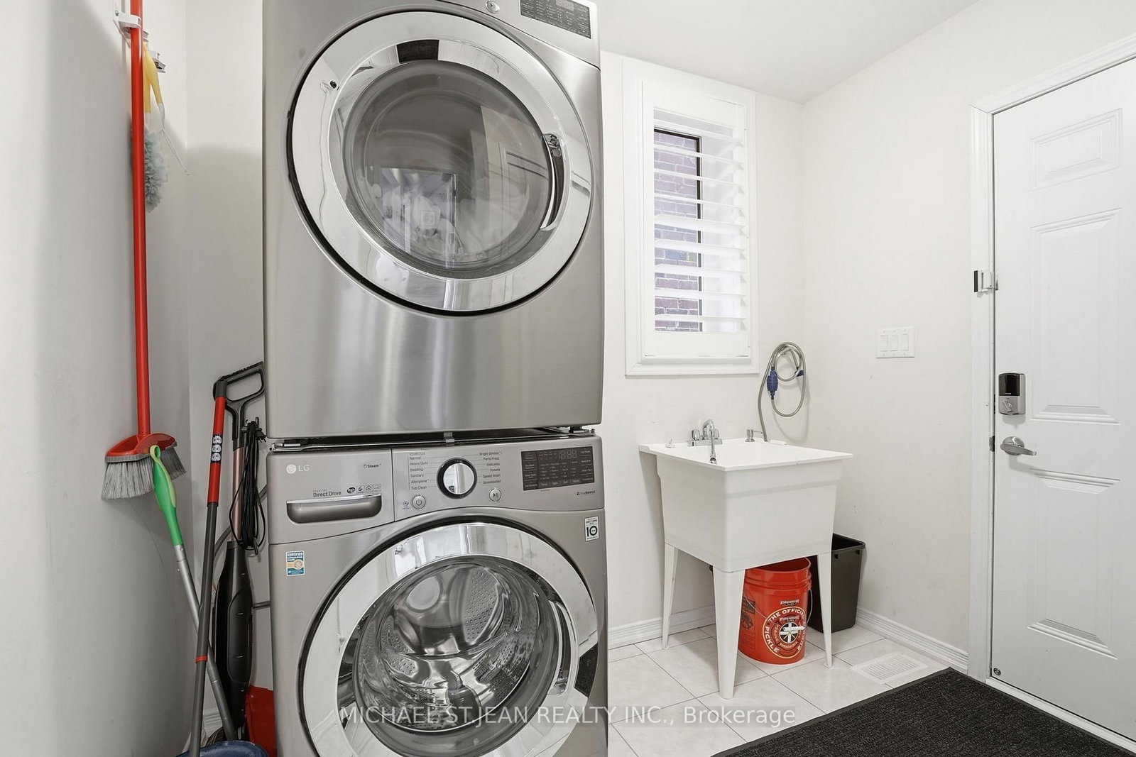 Detached House for sale at 62 Esther Crescent, Thorold, Ontario, L3B 0G2 - Hurricane/Merrittville - MLS: X12893646