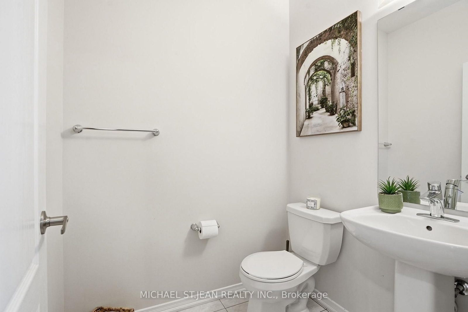 Detached House for sale at 62 Esther Crescent, Thorold, Ontario, L3B 0G2 - Hurricane/Merrittville - MLS: X12893646