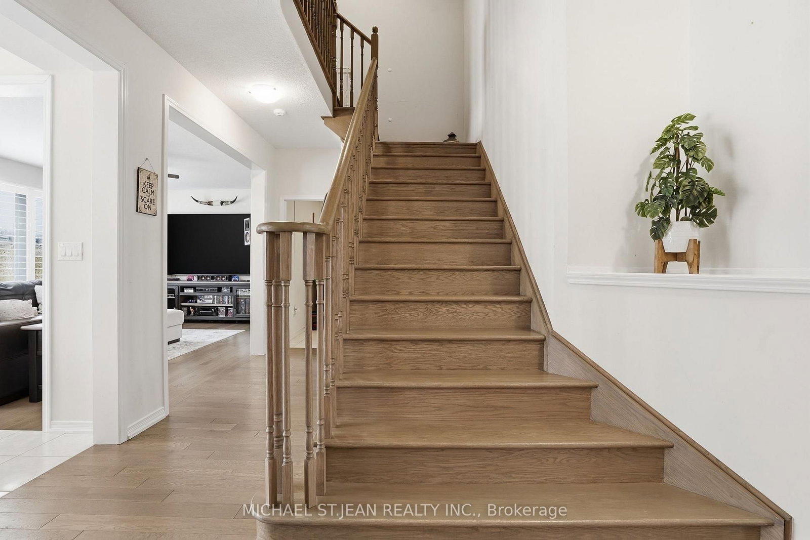 Detached House for sale at 62 Esther Crescent, Thorold, Ontario, L3B 0G2 - Hurricane/Merrittville - MLS: X12893646