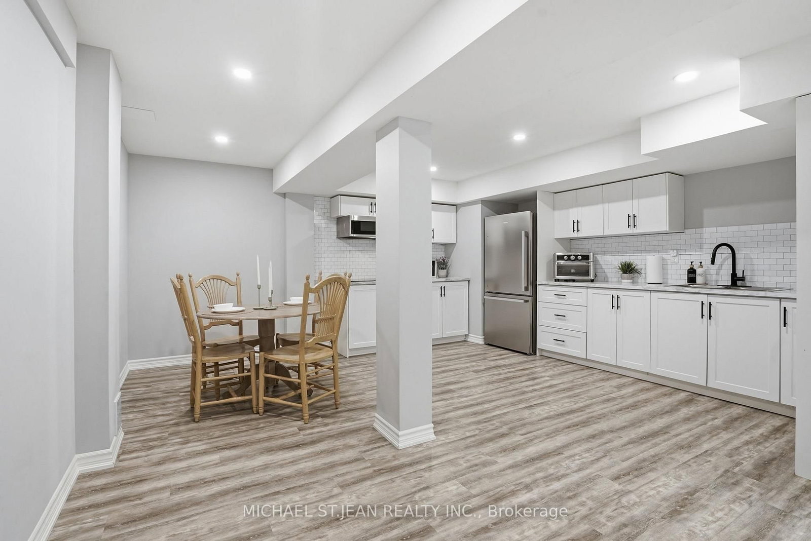 Detached House for sale at 62 Esther Crescent, Thorold, Ontario, L3B 0G2 - Hurricane/Merrittville - MLS: X12893646