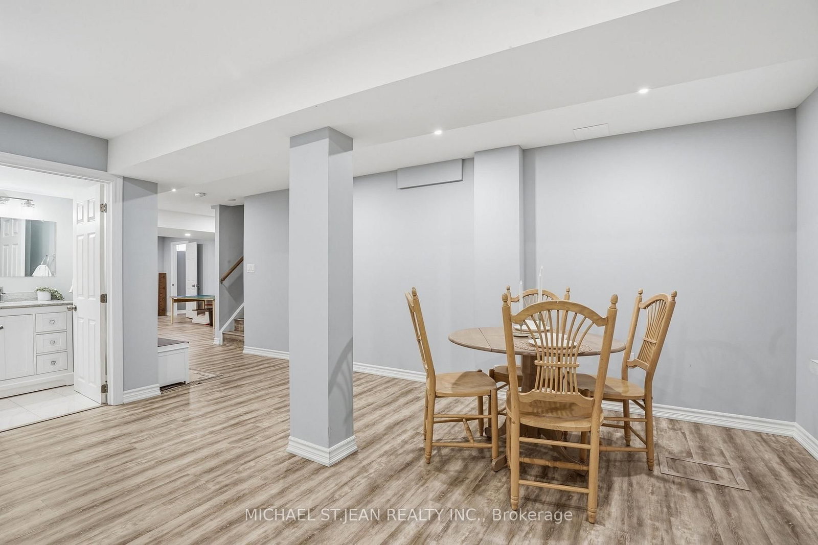 Detached House for sale at 62 Esther Crescent, Thorold, Ontario, L3B 0G2 - Hurricane/Merrittville - MLS: X12893646