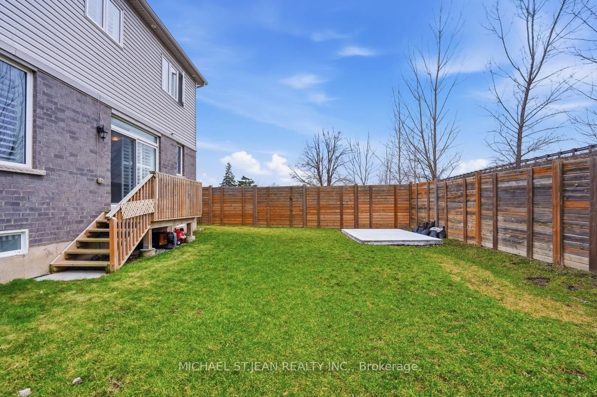 Detached House for sale at 62 Esther Crescent, Thorold, Ontario, L3B 0G2 - Hurricane/Merrittville - MLS: X12893646