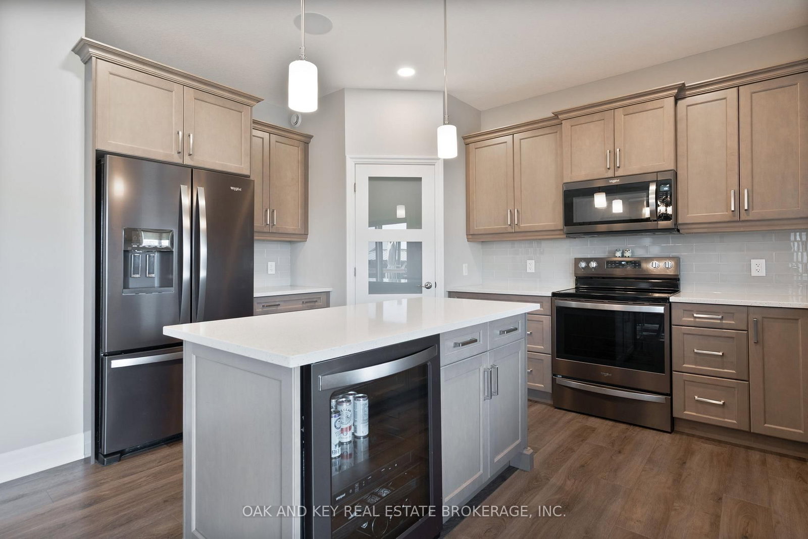 Detached House for sale at 25 Hardy Court, Lucan Biddulph, Ontario, N0M 2J0 - Lucan - MLS: X12894196