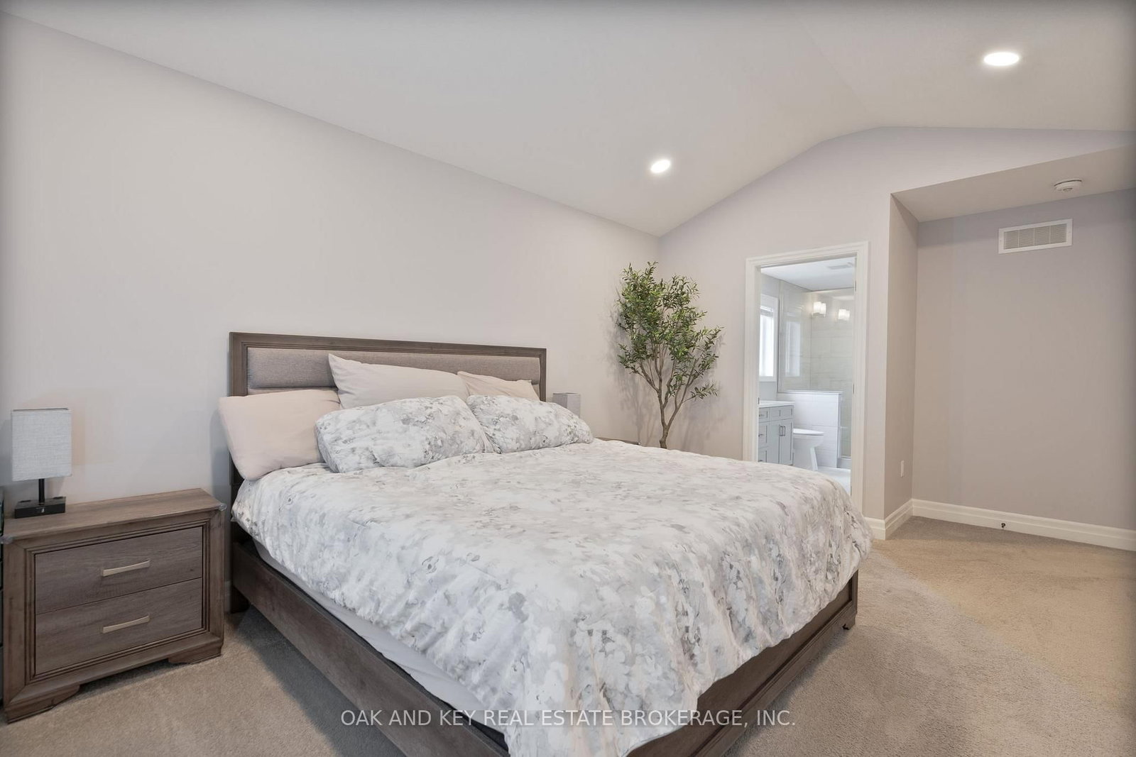 Detached House for sale at 25 Hardy Court, Lucan Biddulph, Ontario, N0M 2J0 - Lucan - MLS: X12894196