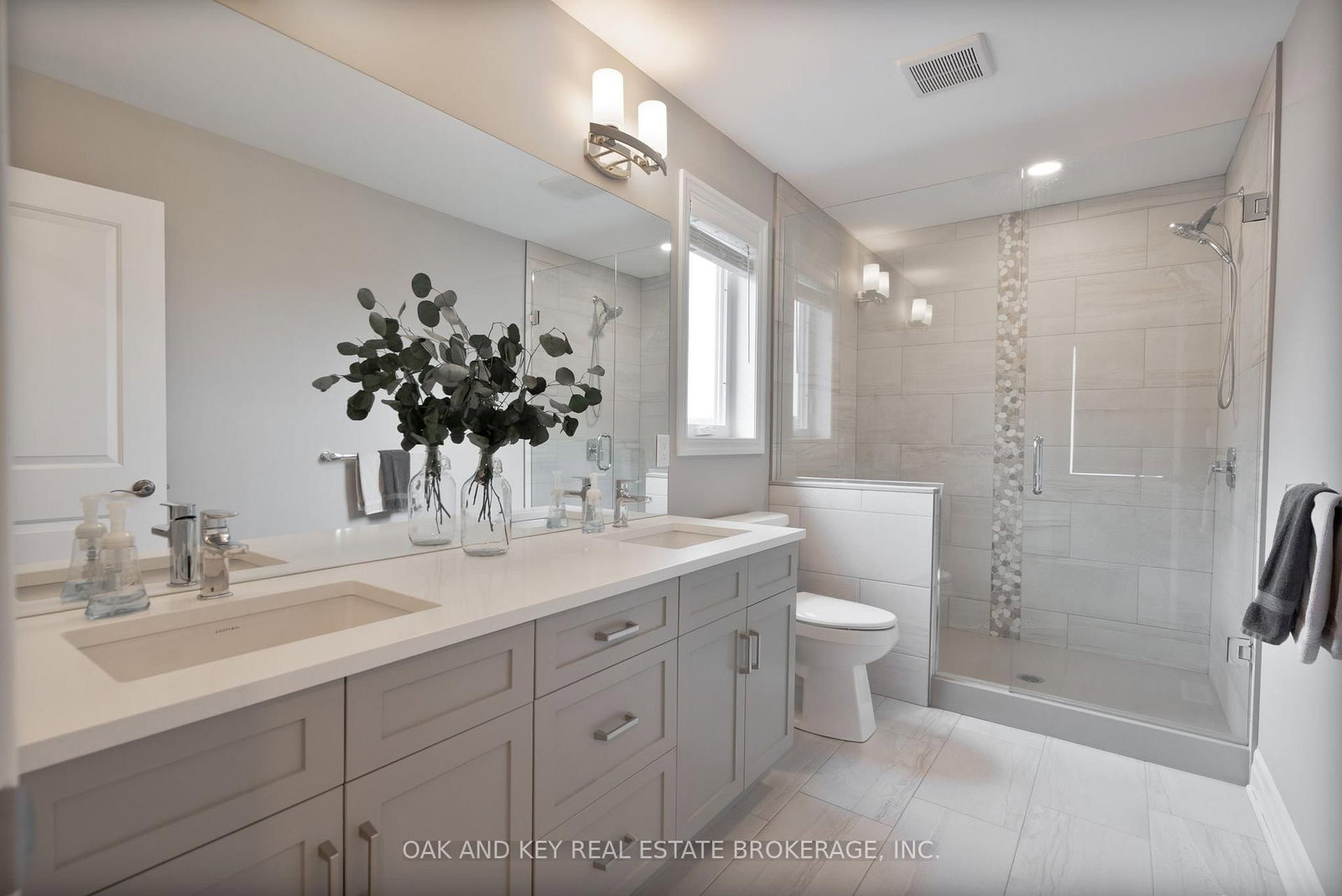 Detached House for sale at 25 Hardy Court, Lucan Biddulph, Ontario, N0M 2J0 - Lucan - MLS: X12894196