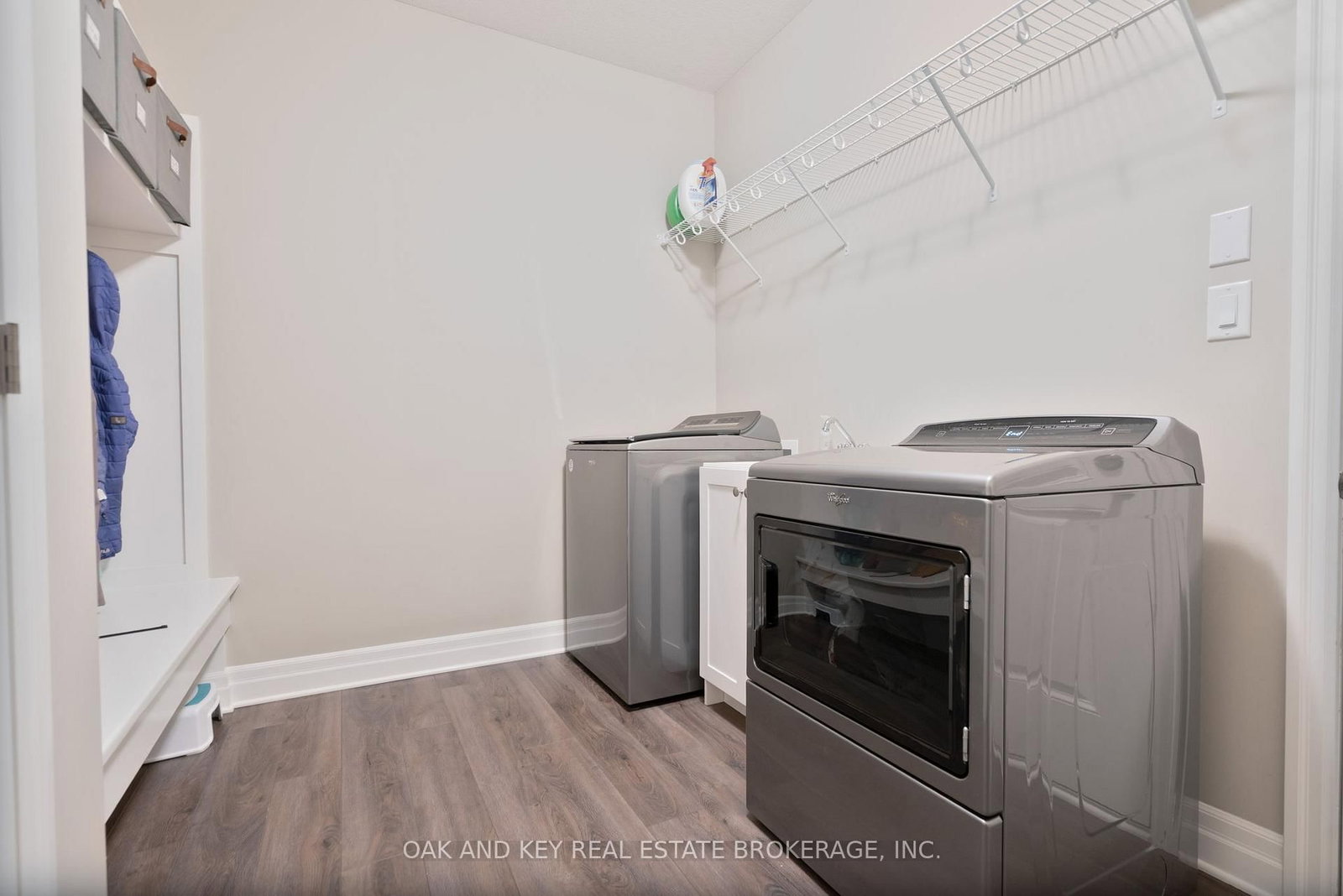 Detached House for sale at 25 Hardy Court, Lucan Biddulph, Ontario, N0M 2J0 - Lucan - MLS: X12894196