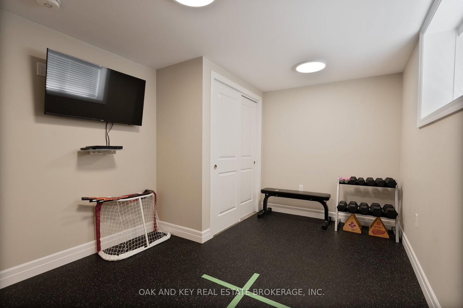 Detached House for sale at 25 Hardy Court, Lucan Biddulph, Ontario, N0M 2J0 - Lucan - MLS: X12894196