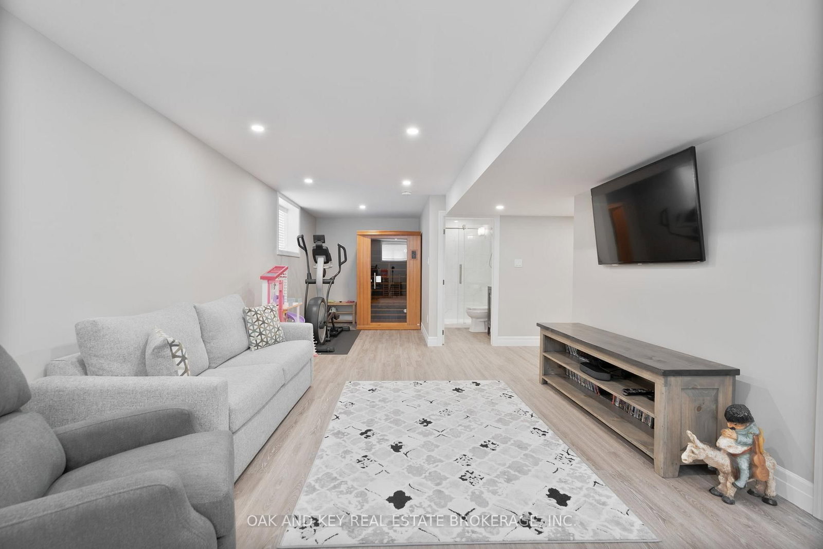 Detached House for sale at 25 Hardy Court, Lucan Biddulph, Ontario, N0M 2J0 - Lucan - MLS: X12894196