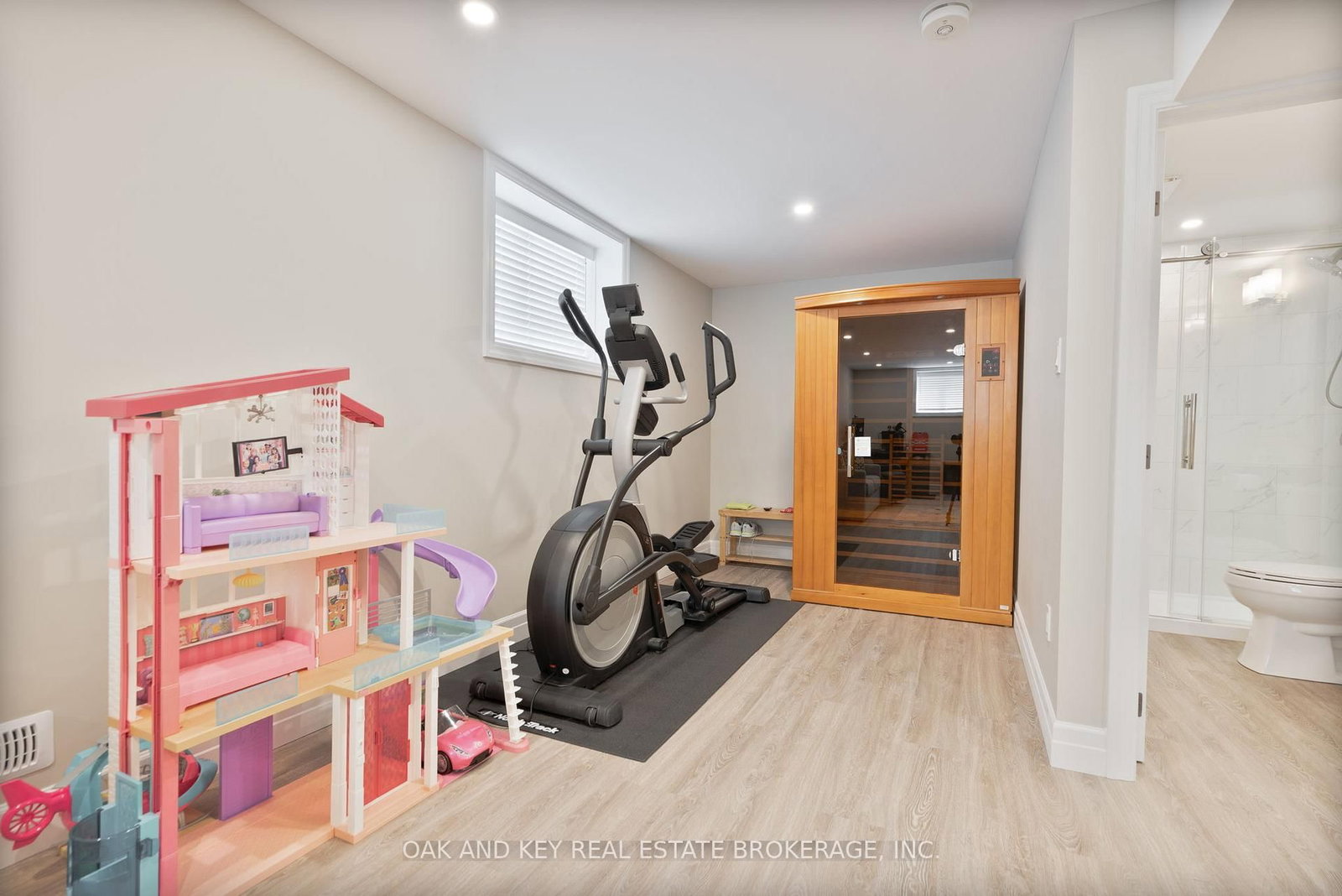 Detached House for sale at 25 Hardy Court, Lucan Biddulph, Ontario, N0M 2J0 - Lucan - MLS: X12894196