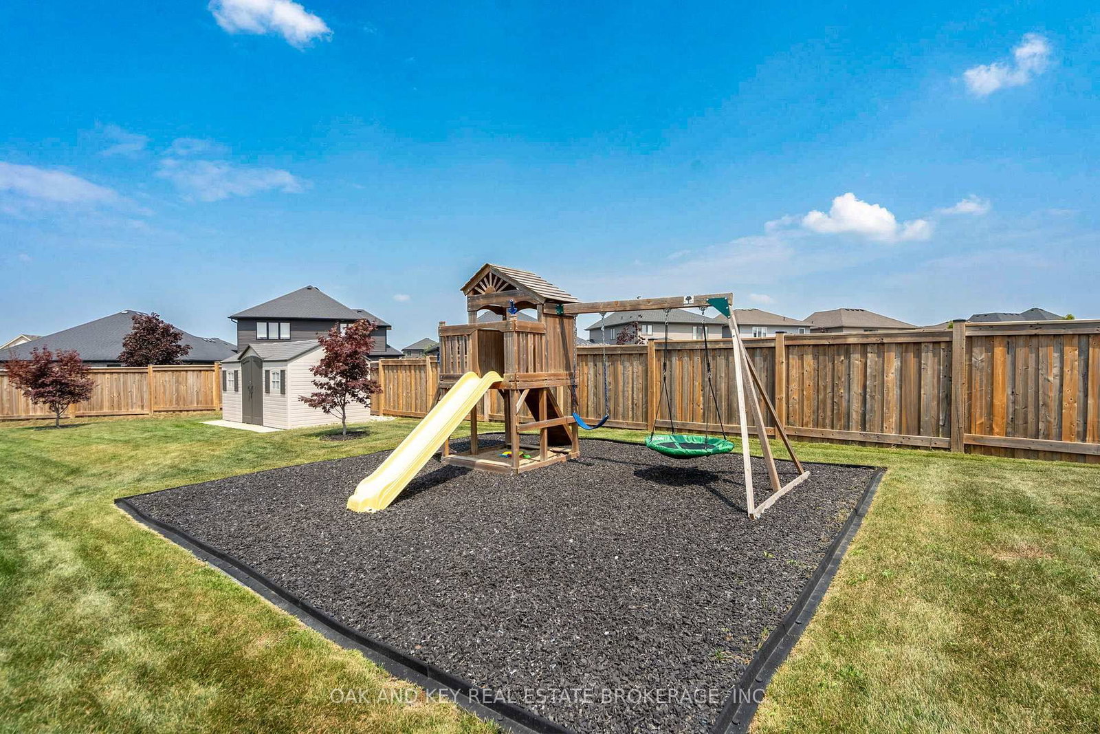 Detached House for sale at 25 Hardy Court, Lucan Biddulph, Ontario, N0M 2J0 - Lucan - MLS: X12894196