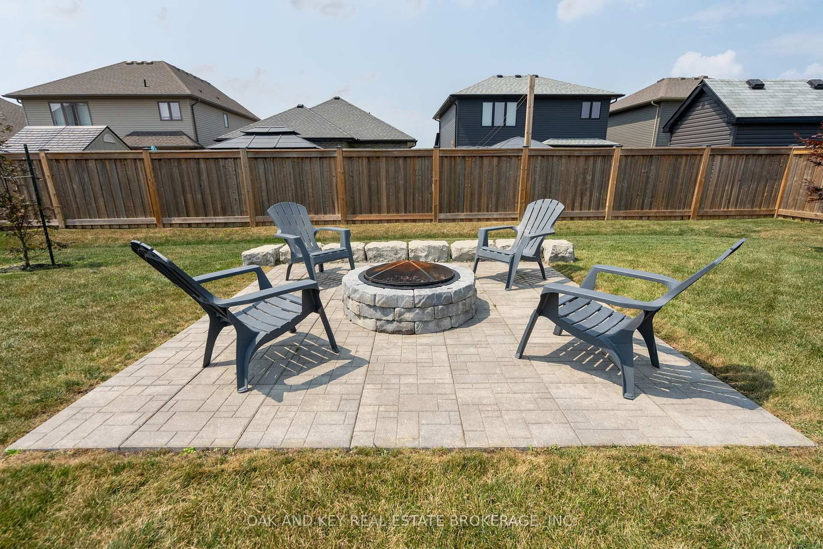 Detached House for sale at 25 Hardy Court, Lucan Biddulph, Ontario, N0M 2J0 - Lucan - MLS: X12894196