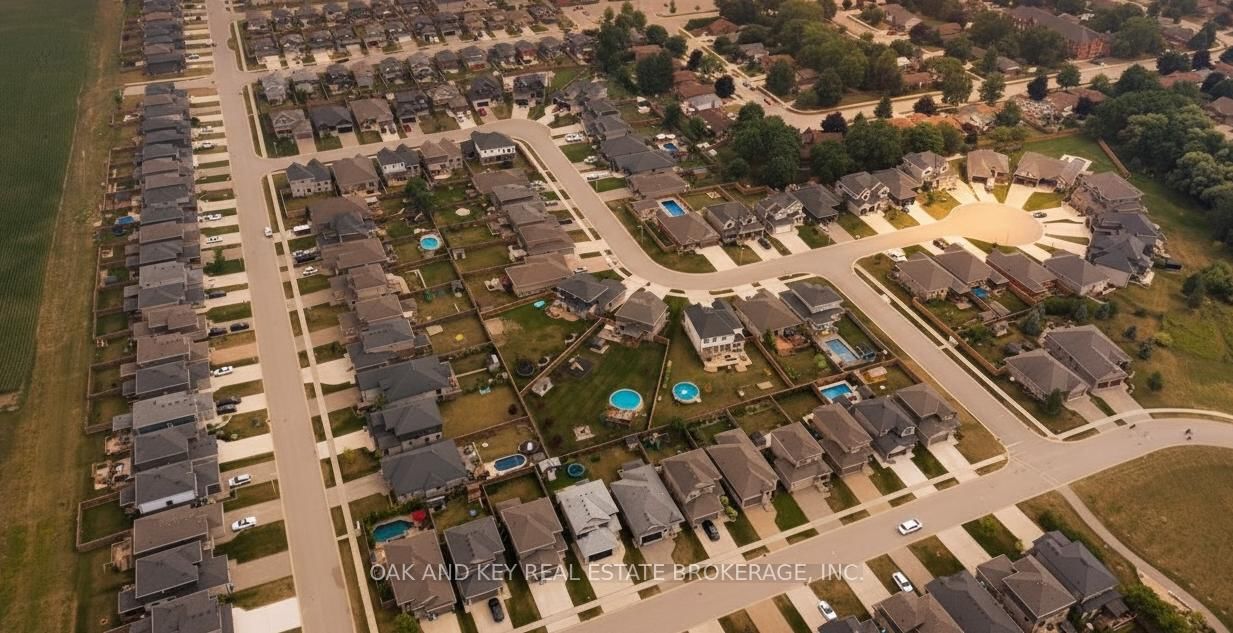 Detached House for sale at 25 Hardy Court, Lucan Biddulph, Ontario, N0M 2J0 - Lucan - MLS: X12894196