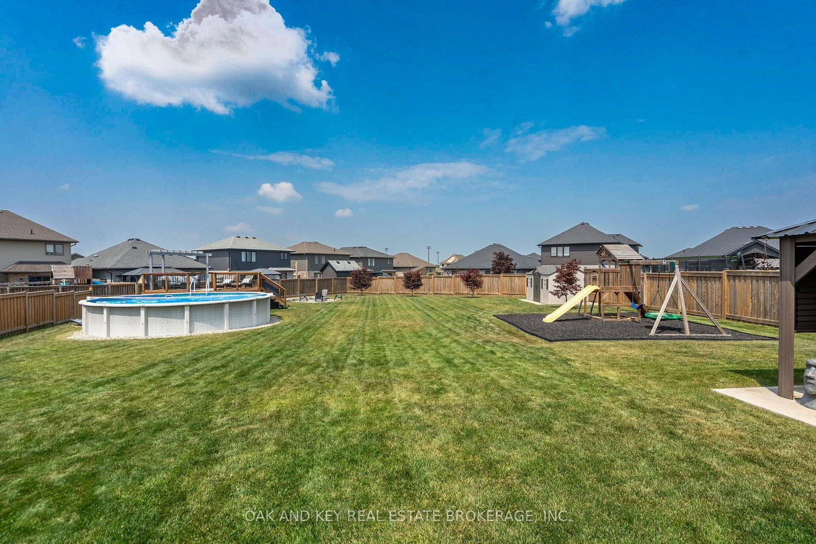 Detached House for sale at 25 Hardy Court, Lucan Biddulph, Ontario, N0M 2J0 - Lucan - MLS: X12894196