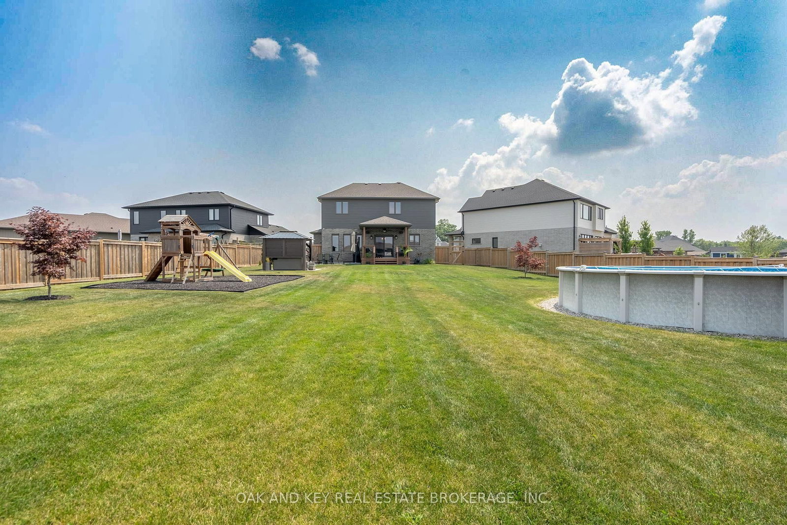 Detached House for sale at 25 Hardy Court, Lucan Biddulph, Ontario, N0M 2J0 - Lucan - MLS: X12894196