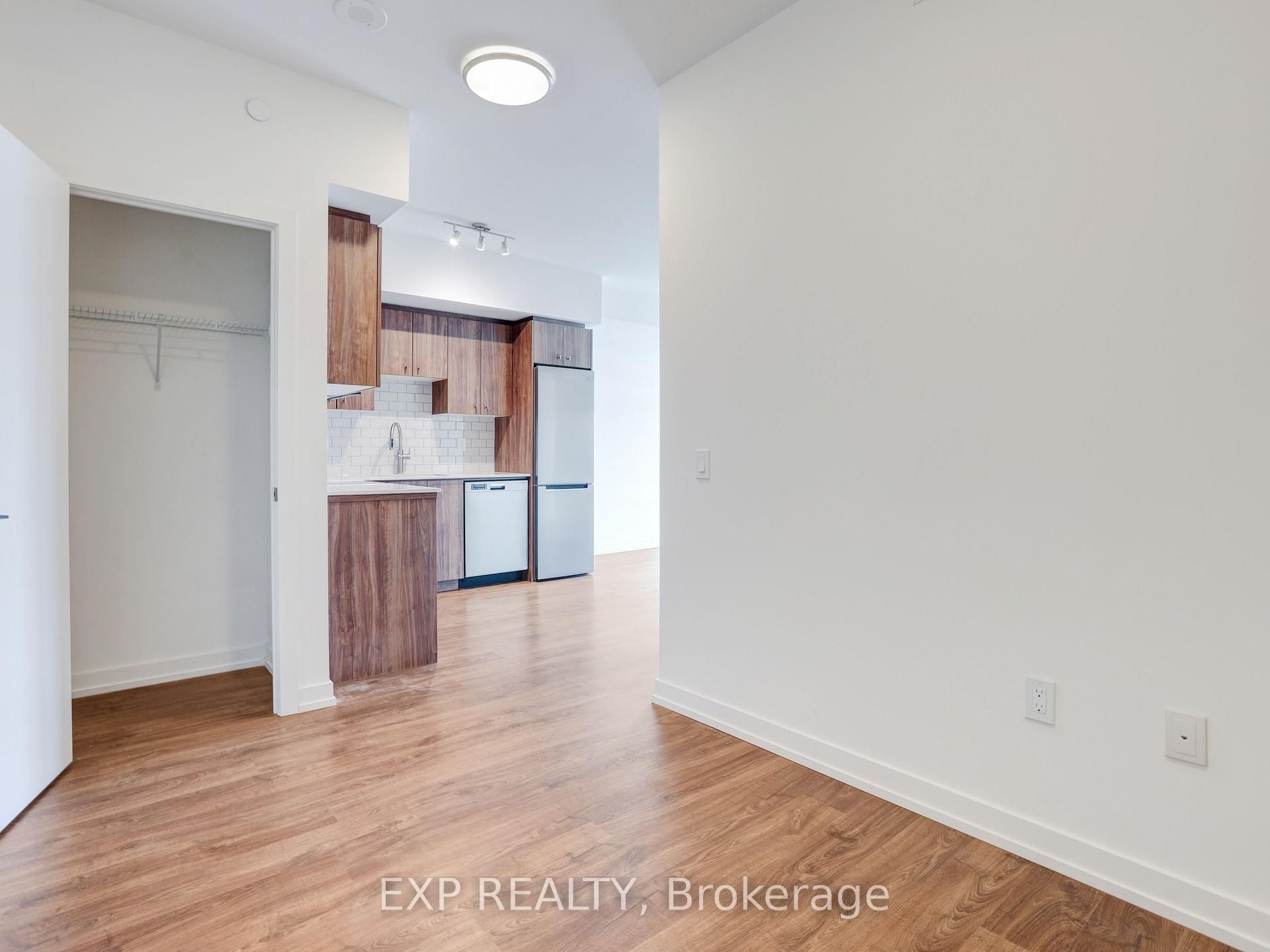 15 Wellington Street S, Unit 708
