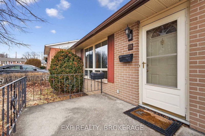 19 CONVAY Cres, Brockville, K6V 5A2 | Image 3