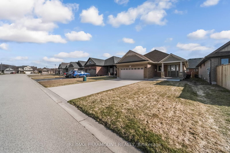6 Nancy Crt, Tillsonburg, N4G 4G8 | Image 3