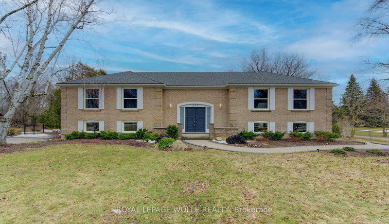 395 Warrington Dr, Waterloo, N2L 2P7 | Image 3