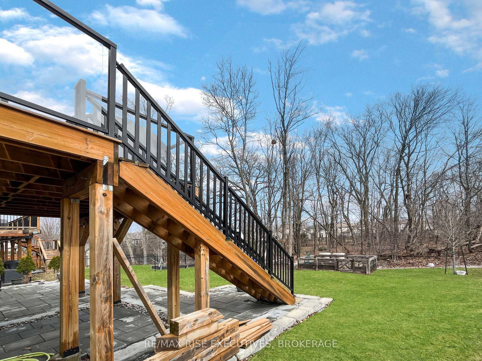 Detached House for sale at 692 Halloway Drive, Kingston, Ontario, K7K 0H4 - Kingston East (Incl Barret Crt) - MLS: X12894964