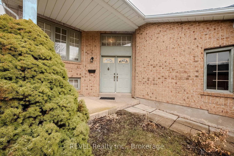 86 Madison Crt W, Welland, L3C 7G1 | Image 2