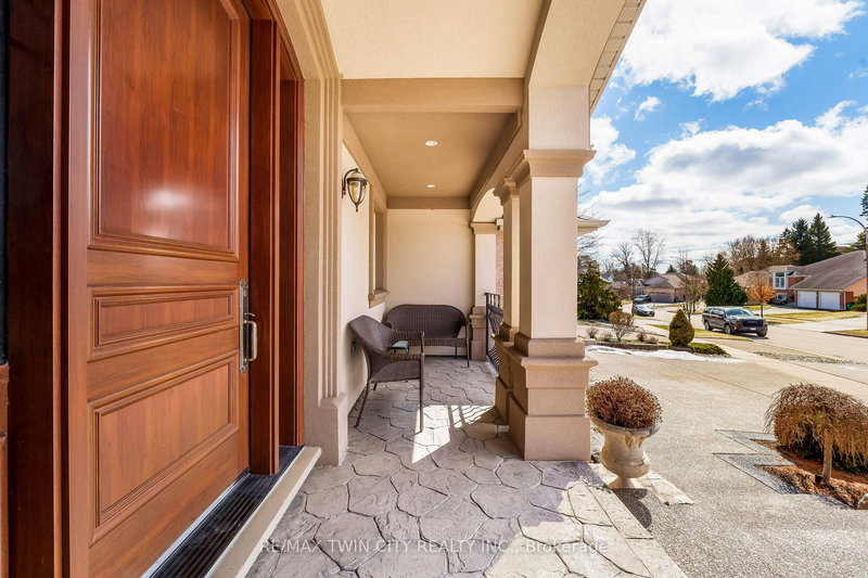 60 Chandos Dr, Kitchener, N2A 3C2 | Image 2