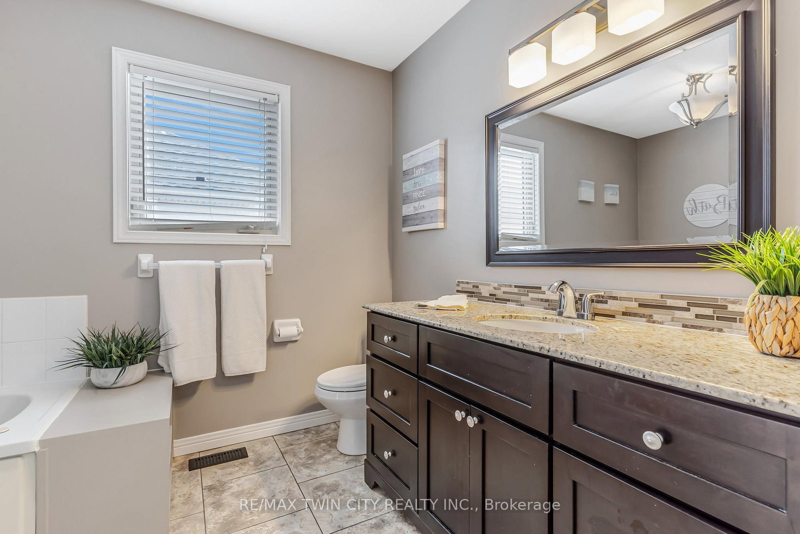 685 COLDSTREAM Drive W - Photo 20