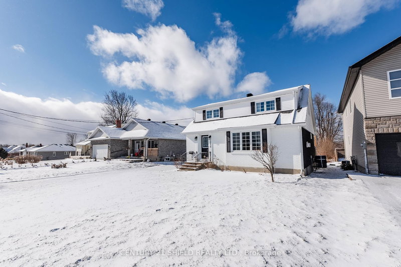 2030 Pitt St, Cornwall, K6J 5G1 | Image 2