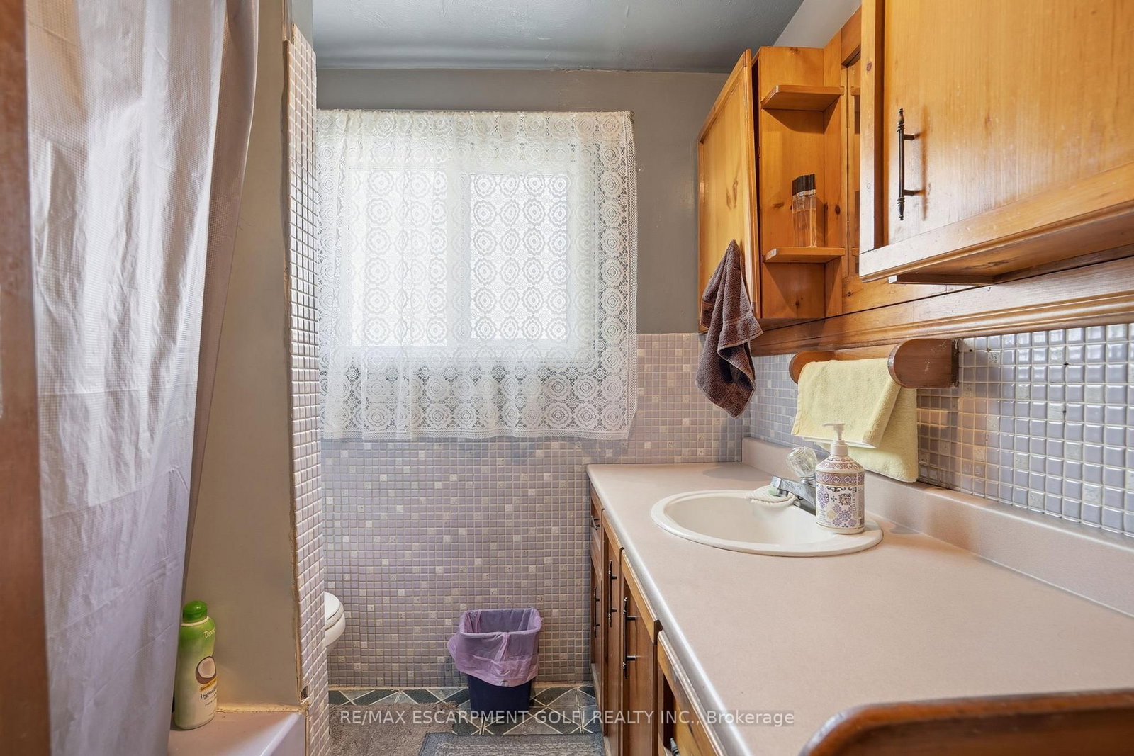 Detached House for sale at 121 Gibson Avenue, Hamilton, Ontario, L8L 6J9 - Gibson - MLS: X12895732