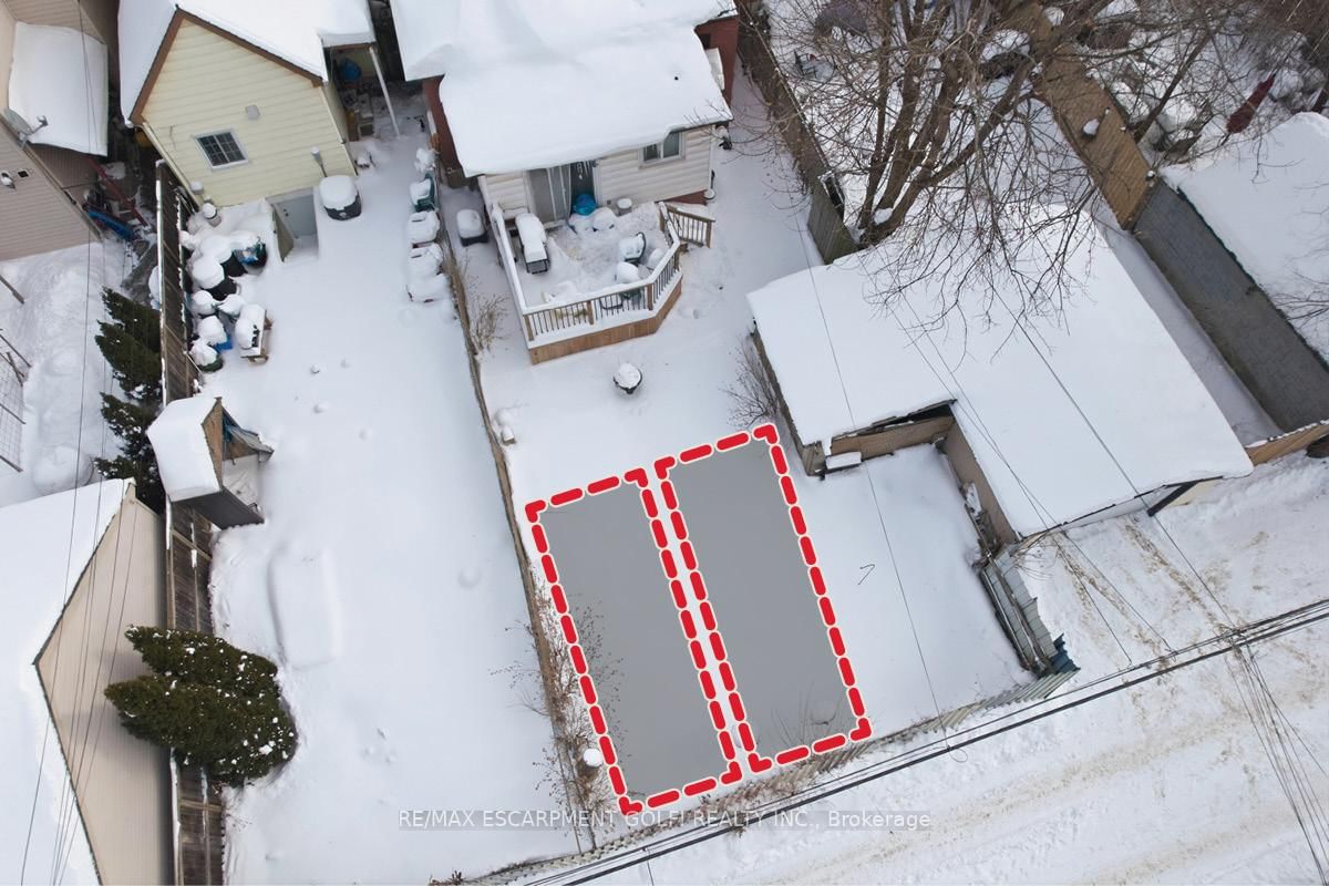 Detached House for sale at 121 Gibson Avenue, Hamilton, Ontario, L8L 6J9 - Gibson - MLS: X12895732