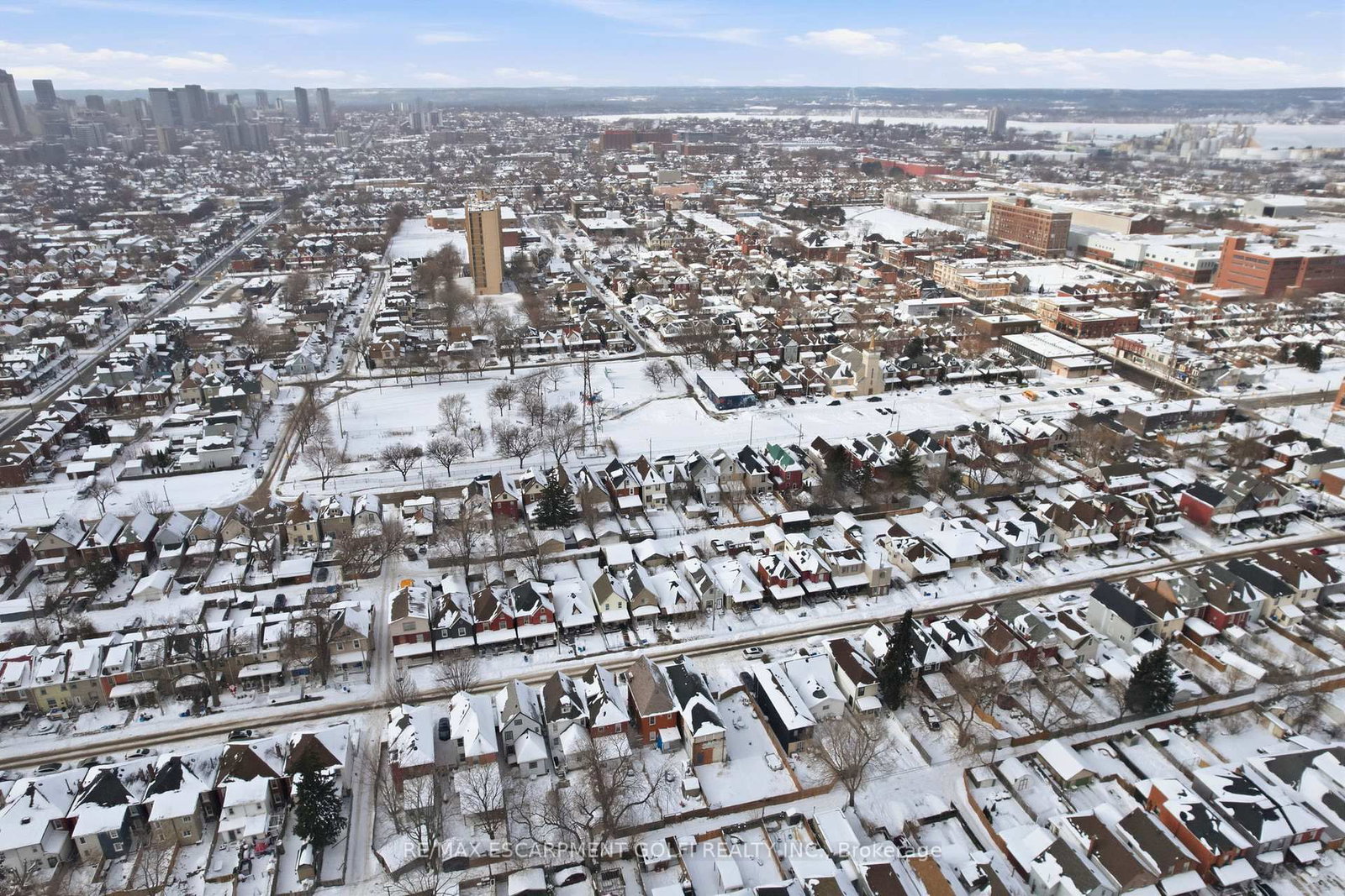 Detached House for sale at 121 Gibson Avenue, Hamilton, Ontario, L8L 6J9 - Gibson - MLS: X12895732