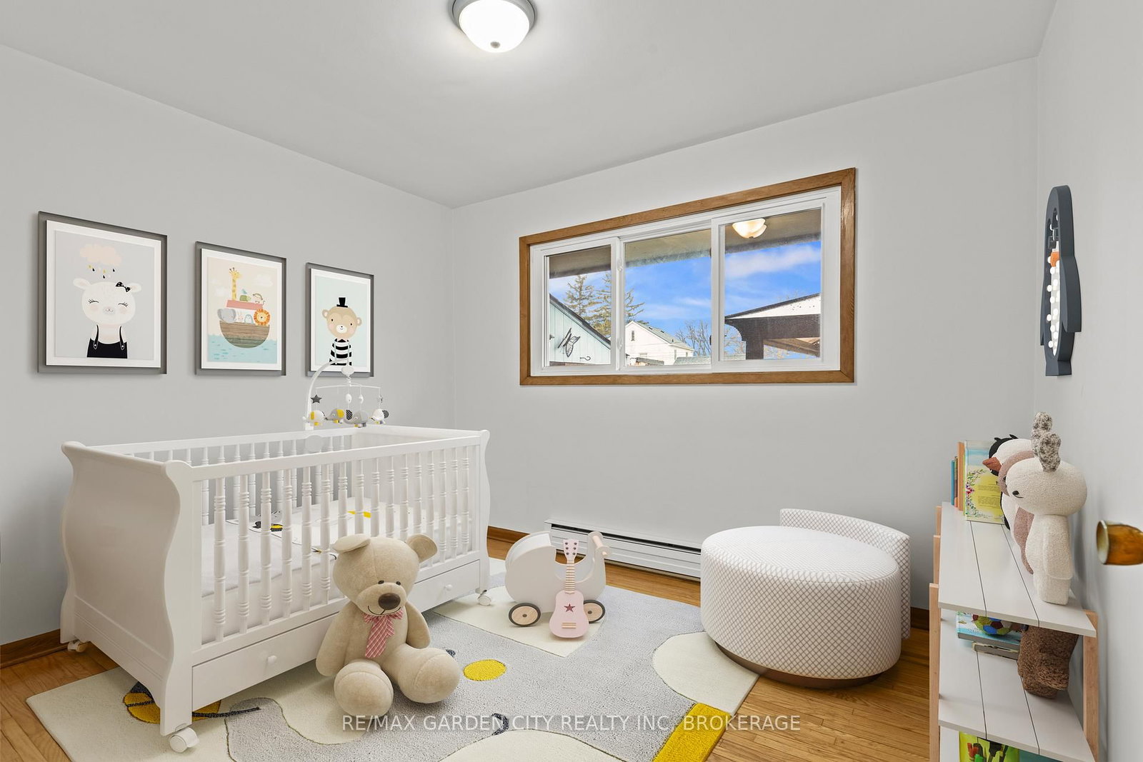 Detached House for sale at 1 GLADMAN Avenue, St. Catharines, Ontario, L2N 4A2 - Rural Port - MLS: X12895894